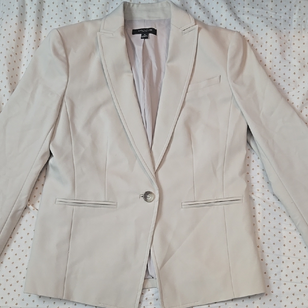 Ann Taylor Cream Blazer with Notched Lapels
